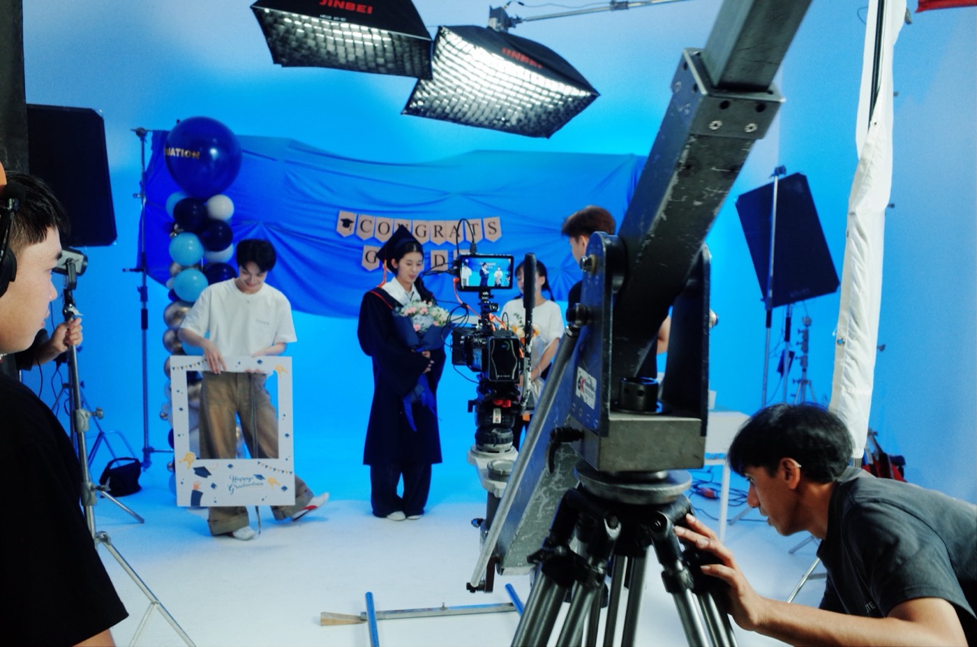 Máy quay gắn jib trên phim trường
